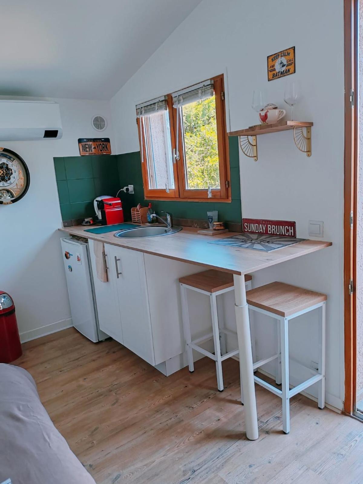 Casa Davia. Studio Independant Meuble. Фуріані Екстер'єр фото